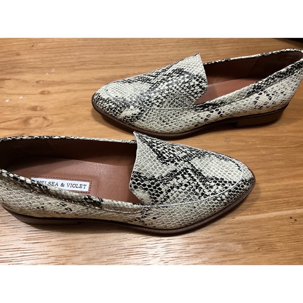 Chelsea & Violet Jenna Snakeskin Print Leather Loafers Black White Size 7.5M